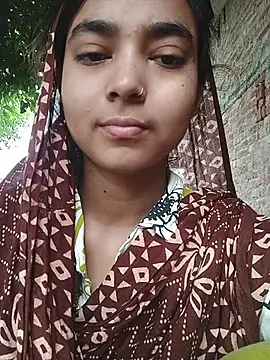 Snapshot of Simran_143 chatting on August 6, 2026, 4:40 am Simran 143 online show from August 6, 2026, 4:40 am