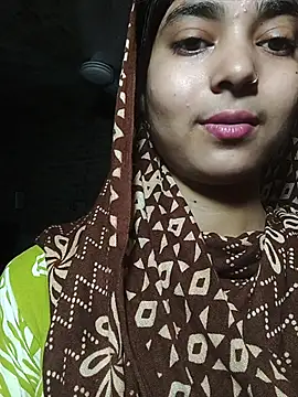 Snapshot of Simran_143 chatting on August 5, 2026, 4:34 pm Simran 143 online show from August 5, 2026, 4:34 pm