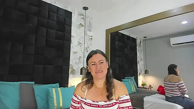 Snapshot of CharlotteG_ chatting on July 29, 2026, 1:32 pm CharlotteG online show from July 29, 2026, 1:32 pm