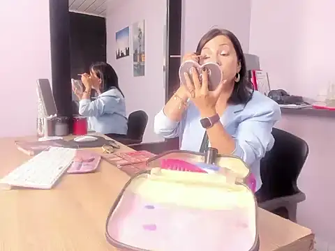 Snapshot of Greta_Borbon_ chatting on July 1, 2026, 11:32 am Greta Borbon online show from July 1, 2026, 11:32 am