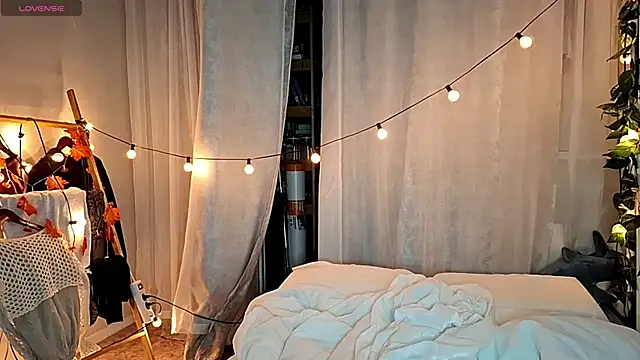 miavixi online show from June 23, 2026, 4:38 pm