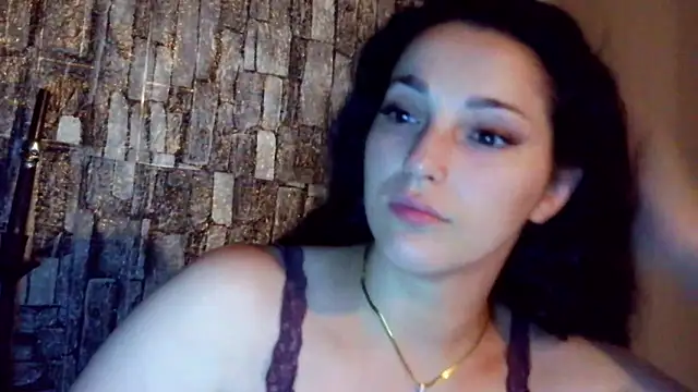 Snapshot of Ellara- chatting on June 21, 2026, 1:44 am Ellara- online show from June 21, 2026, 1:44 am