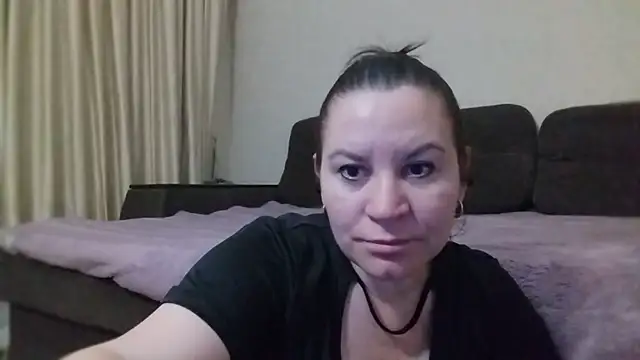 Snapshot of Lauralison chatting on June 21, 2026, 8:14 pm Lauralison online show from June 21, 2026, 8:14 pm