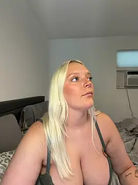 Snapshot of Blondebarbie21 chatting on August 2, 2026, 5:32 pm Blondebarbie21 online show from August 2, 2026, 5:32 pm