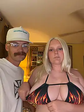 Snapshot of Blondebarbie21 chatting on June 24, 2026, 8:17 pm Blondebarbie21 online show from June 24, 2026, 8:17 pm