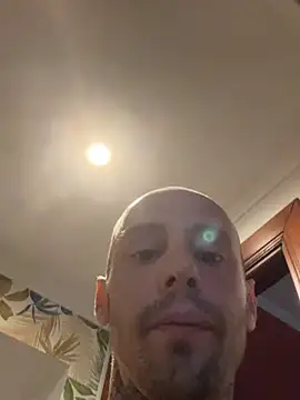 Snapshot of Danielroma chatting on July 4, 2026, 9:04 am Danielroma online show from July 4, 2026, 9:04 am