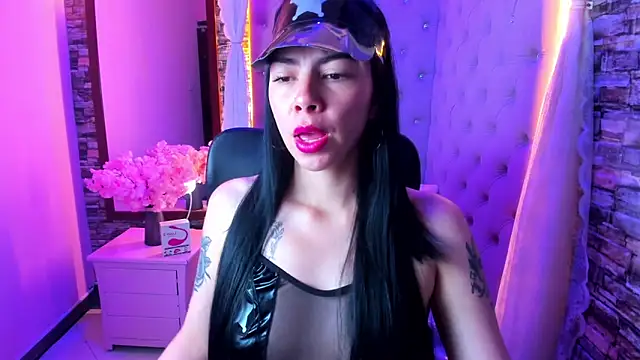 Snapshot of Chloe_Crysstal chatting on July 1, 2026, 11:43 am Chloe Crysstal online show from July 1, 2026, 11:43 am