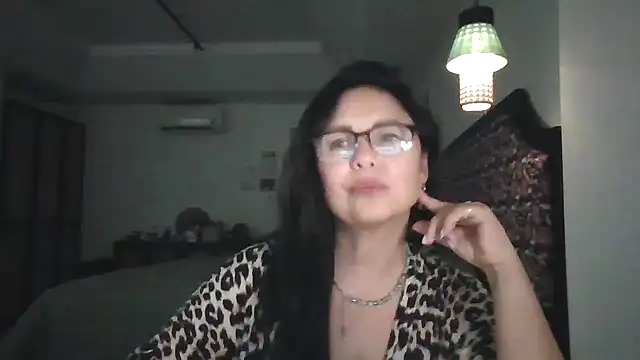 Snapshot of Velymina chatting on July 7, 2026, 1:36 pm Velymina online show from July 7, 2026, 1:36 pm