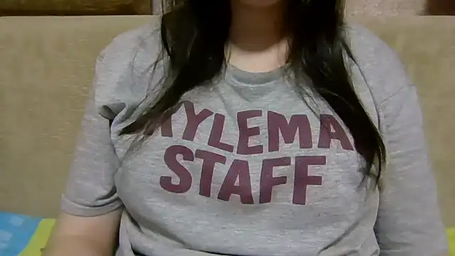 Snapshot of Nivella chatting on July 18, 2026, 6:38 pm Nivella online show from July 18, 2026, 6:38 pm