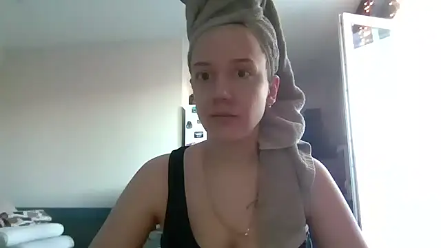 Snapshot of Nivella chatting on July 2, 2026, 10:21 am Nivella online show from July 2, 2026, 10:21 am
