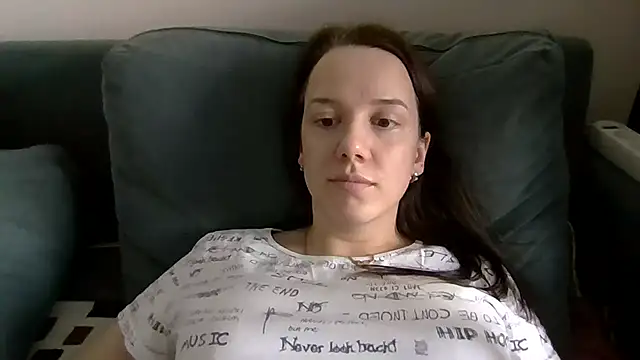 Snapshot of Nivella chatting on July 6, 2026, 3:03 pm Nivella online show from July 6, 2026, 3:03 pm