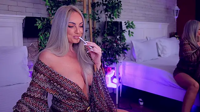 annabellahot online show from November 11, 2025, 4:40 am