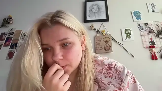 Laveliari online show from June 21, 2026, 1:55 am