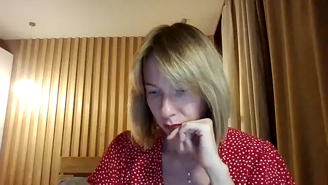 Snapshot of Deloriada chatting on July 10, 2026, 4:07 pm Deloriada online show from July 10, 2026, 4:07 pm