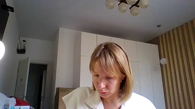 Snapshot of Deloriada chatting on July 7, 2026, 4:37 am Deloriada online show from July 7, 2026, 4:37 am