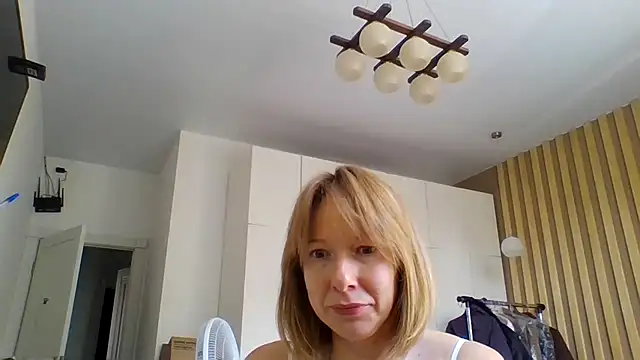 Snapshot of Deloriada chatting on July 28, 2026, 7:27 am Deloriada online show from July 28, 2026, 7:27 am