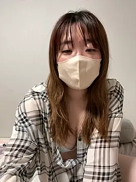 Snapshot of miiiiii_i chatting on July 2, 2026, 2:12 pm miiiiii i online show from July 2, 2026, 2:12 pm