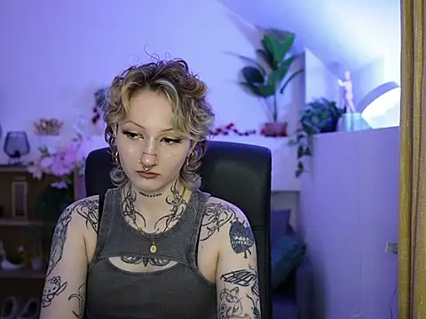 Snapshot of tattooedblondee18 chatting on June 22, 2026, 1:08 pm tattooedblondee18 online show from June 22, 2026, 1:08 pm