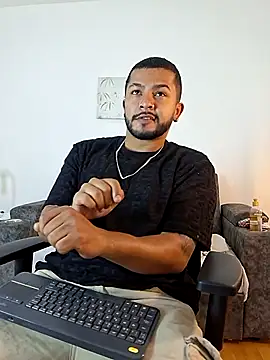 Snapshot of BrunoSilva_ chatting on August 8, 2026, 11:28 am BrunoSilva online show from August 8, 2026, 11:28 am