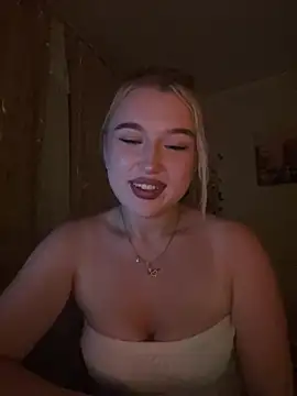 Snapshot of lyalyalii chatting on July 9, 2026, 7:24 pm lyalyalii online show from July 9, 2026, 7:24 pm