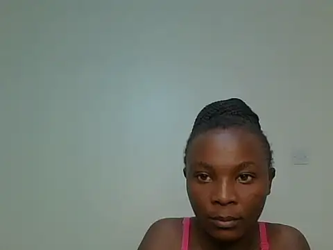 Snapshot of Queenn_vee chatting on June 23, 2026, 12:36 pm Queenn vee online show from June 23, 2026, 12:36 pm