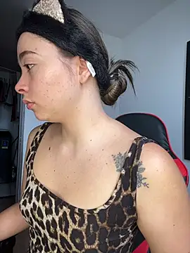 Snapshot of mia_bornner chatting on July 23, 2026, 2:35 pm mia bornner online show from July 23, 2026, 2:35 pm