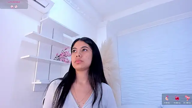 Snapshot of AylinLove_ chatting on July 16, 2026, 11:51 am AylinLove online show from July 16, 2026, 11:51 am
