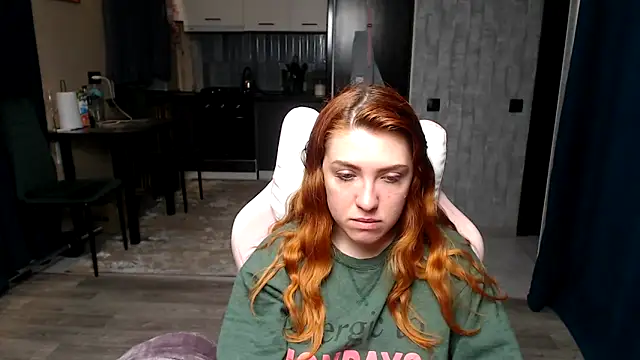 Reginasmilee online show from April 15, 2026, 2:39 am