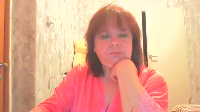 HannahAna39 online show from August 9, 2026, 6:47 pm