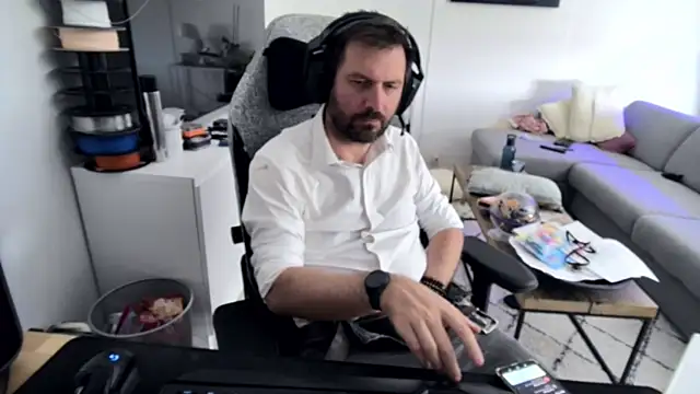 Snapshot of pc92160 chatting on June 30, 2026, 3:34 pm pc92160 online show from June 30, 2026, 3:34 pm