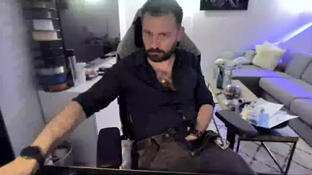Snapshot of pc92160 chatting on July 8, 2026, 4:29 pm pc92160 online show from July 8, 2026, 4:29 pm