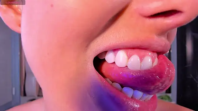 Snapshot of SarahPreston chatting on February 25, 2025, 4:04 pm SarahPreston online show from February 25, 2025, 4:04 pm