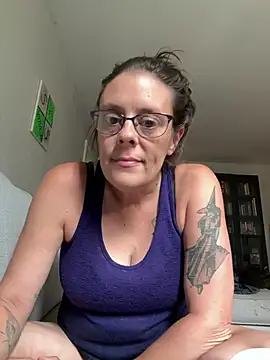 Snapshot of MatildaJane5 chatting on July 10, 2026, 3:23 pm MatildaJane5 online show from July 10, 2026, 3:23 pm