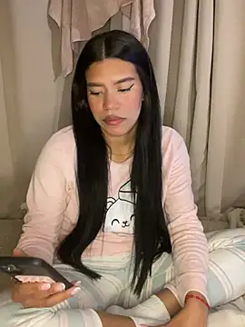 Snapshot of moodbrillante chatting on July 19, 2026, 1:58 am moodbrillante online show from July 19, 2026, 1:58 am