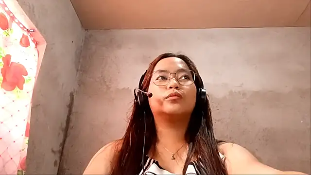 SilviaShelnutt online show from June 27, 2026, 4:51 am