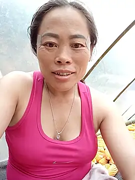 Snapshot of lindabeo-89 chatting on August 3, 2026, 9:26 am lindabeo-89 online show from August 3, 2026, 9:26 am