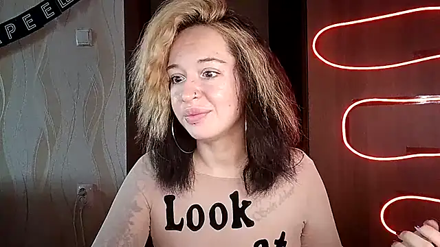 Snapshot of ElianaFox_ chatting on July 9, 2026, 8:37 am ElianaFox online show from July 9, 2026, 8:37 am