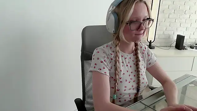Dustkiss online show from June 30, 2026, 4:18 pm