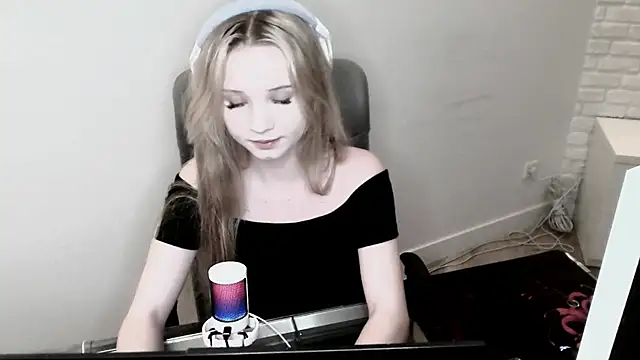Dustkiss online show from June 29, 2026, 10:09 pm
