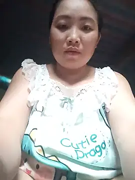 Julie-xx online show from June 26, 2026, 4:51 am
