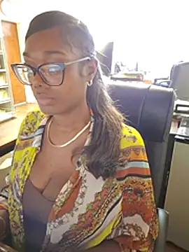 Snapshot of Hottiechocolatier chatting on July 1, 2026, 7:47 pm Hottiechocolatier online show from July 1, 2026, 7:47 pm