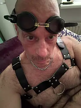 Snapshot of DadFurTitPig chatting on July 2, 2026, 7:36 am DadFurTitPig online show from July 2, 2026, 7:36 am
