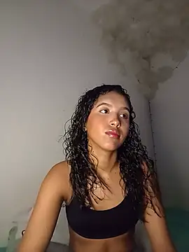 Snapshot of Luna_Rose03 chatting on July 8, 2026, 6:19 pm Luna Rose03 online show from July 8, 2026, 6:19 pm