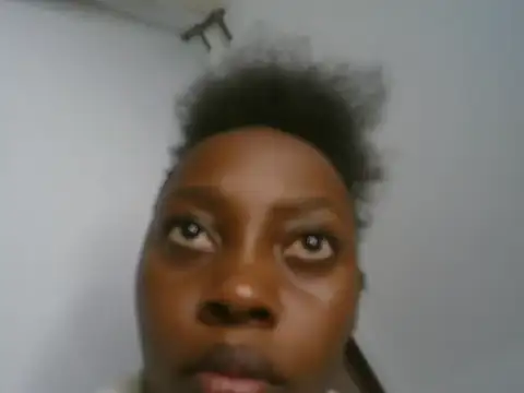 Snapshot of prettyellahm chatting on August 7, 2026, 8:59 pm prettyellahm online show from August 7, 2026, 8:59 pm
