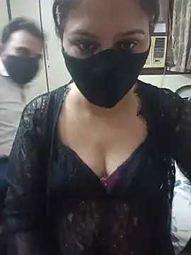 Snapshot of ROMANTIC-COUPLES chatting on July 8, 2026, 4:18 pm ROMANTIC-COUPLES online show from July 8, 2026, 4:18 pm