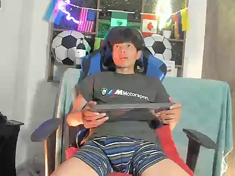 Snapshot of Alex_it0_ chatting on July 3, 2026, 7:53 pm Alex it0 online show from July 3, 2026, 7:53 pm
