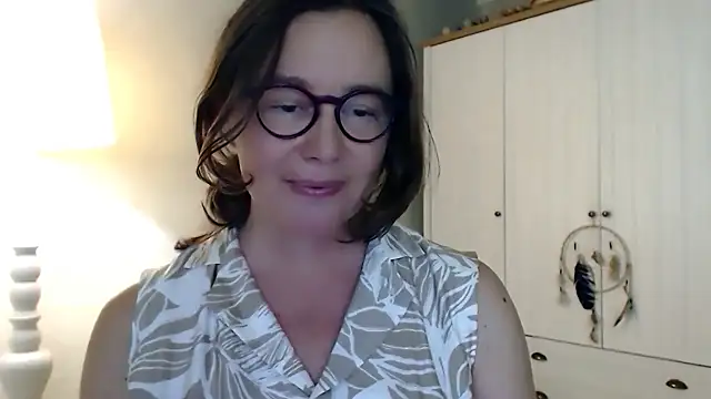 Snapshot of Muntthee chatting on July 4, 2026, 9:26 am Muntthee online show from July 4, 2026, 9:26 am