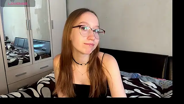 Snapshot of Maxine_X chatting on July 4, 2026, 7:48 am Maxine X online show from July 4, 2026, 7:48 am