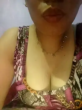 Snapshot of YourSchika chatting on July 8, 2026, 7:47 pm YourSchika online show from July 8, 2026, 7:47 pm