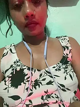 Snapshot of Miss-puhu chatting on July 6, 2026, 6:21 pm Miss-puhu online show from July 6, 2026, 6:21 pm